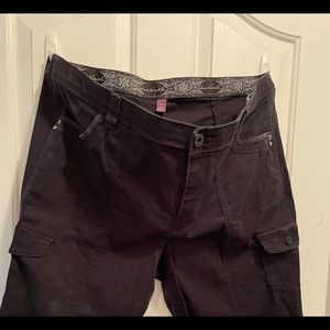 Gloria Vanderbilt Women’s size 20 Black Capri